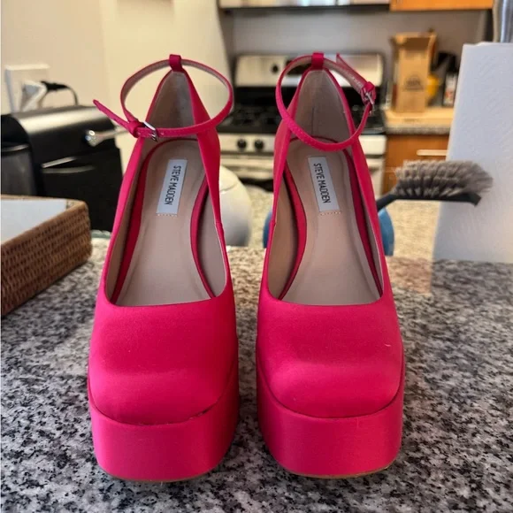 Steve Madden Pink Platform Heels - Picture 2 of 5